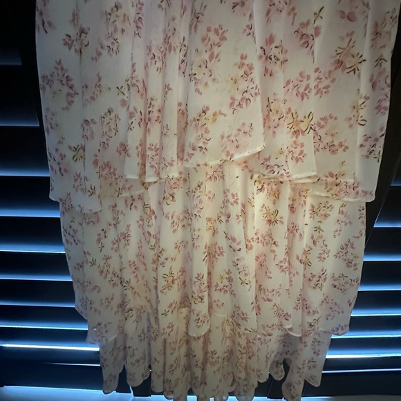 NWT. Floral WAYF Dress. Excellent condition. - Picture 4 of 11